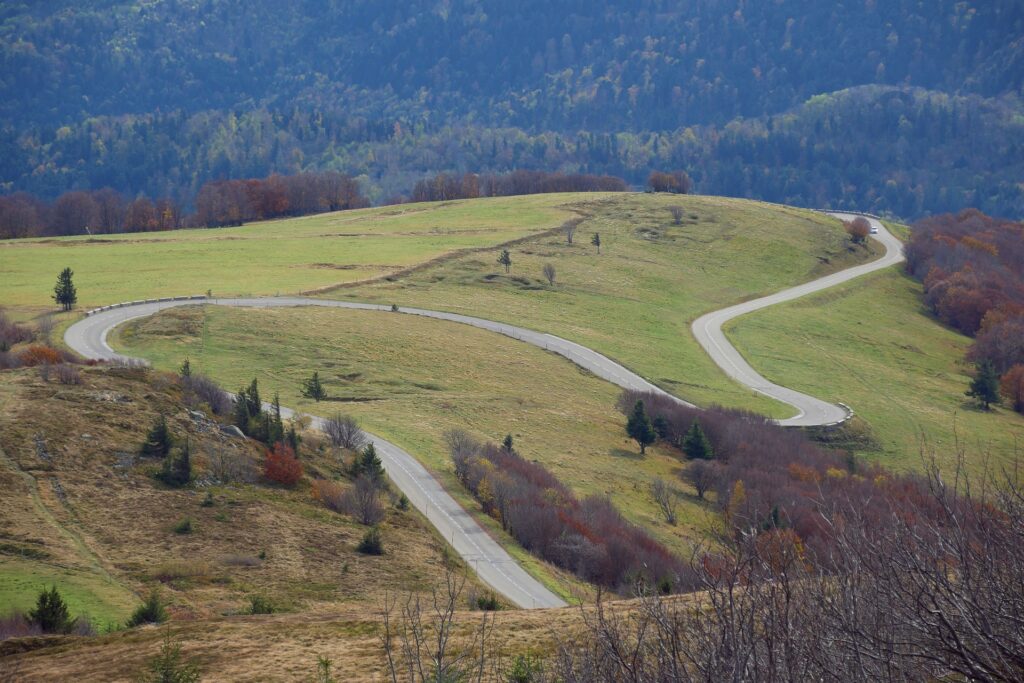 Einsame Landstraße durch die Vogesen
